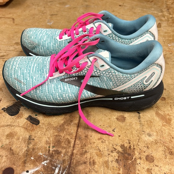 Brooks brand women’s running shoes size 8 shoes show some wear pictured - Picture 2 of 9